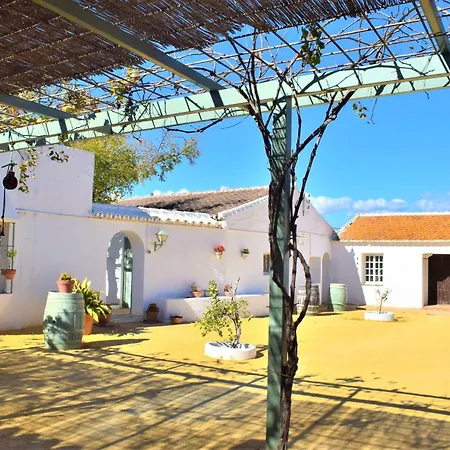 בית כפרי Cortijo Correa *